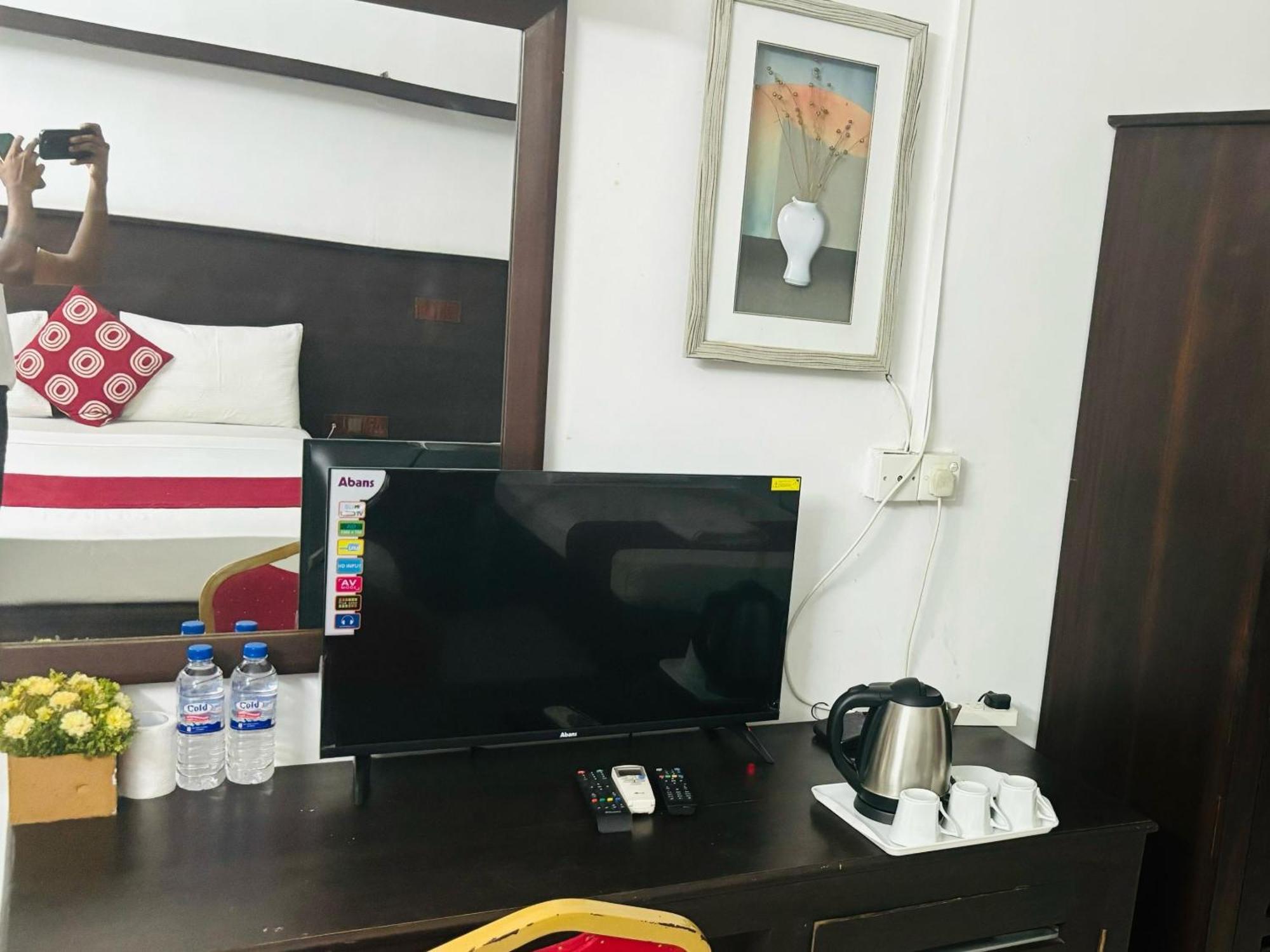 Hotel Nelly Vavuniya Habitación foto